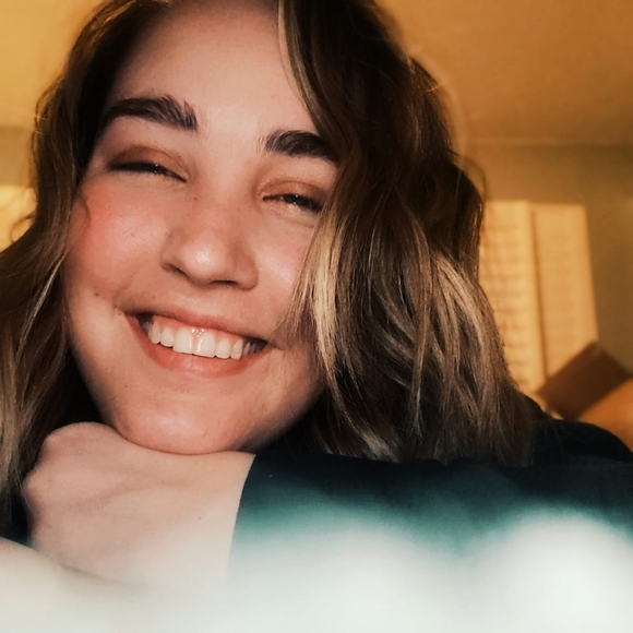 Meet your Posher, Hillaryanne - Picture 1 of 1